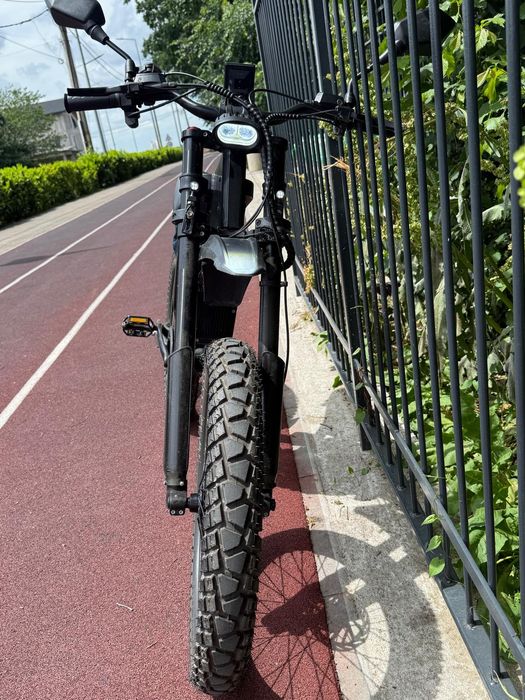 Bicicletă electrică (Sur-RON/ Talaria/ E-Xbike) 85 km/h – autonomie 100 km – legală pentru oraș – upgrade-uri premium