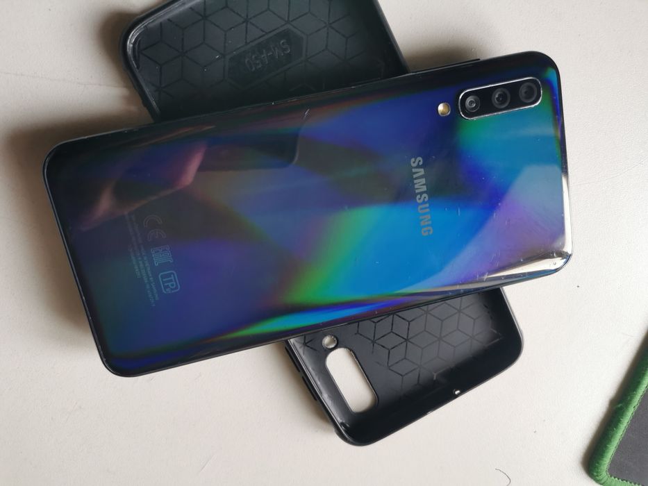 Самсунг а50 6/128