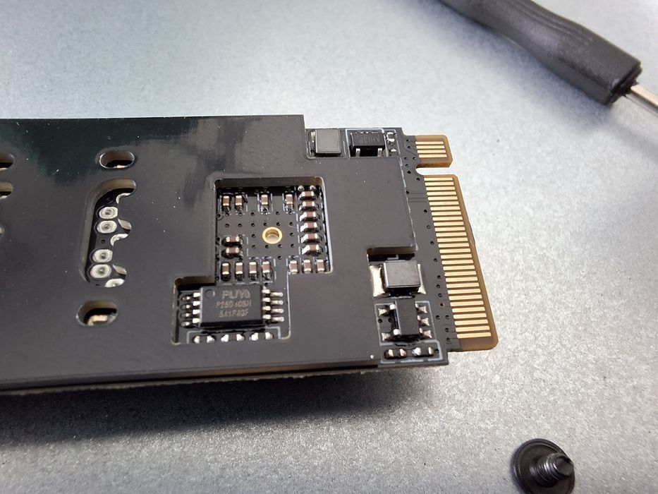 Vand adaptor M.2 NVME la SATA 6 porturi