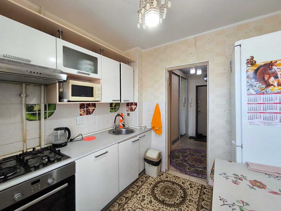 Продам 2 ком , в 12 мкр