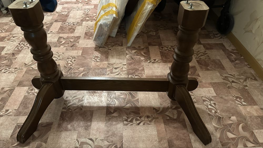 Продаю стол размеры 1,6-2,2,4