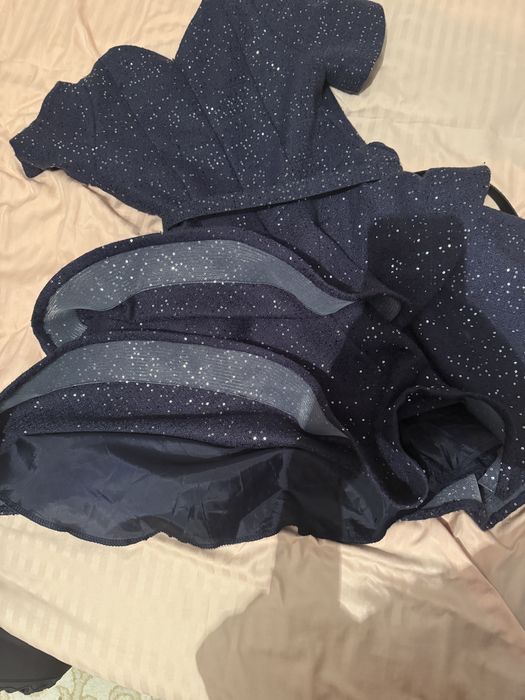 •	«Вечернее платье в отличном состоянии»