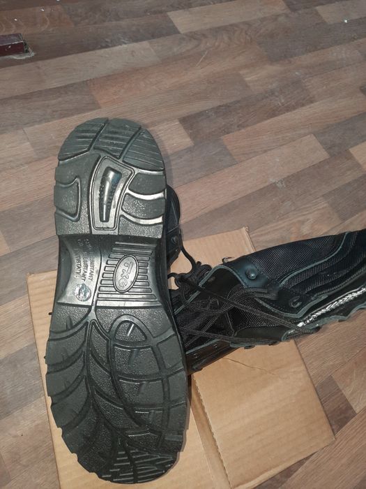 Продам кожанный берцы