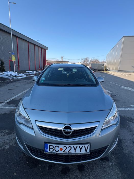 Vând Opel Astra 2012 automat