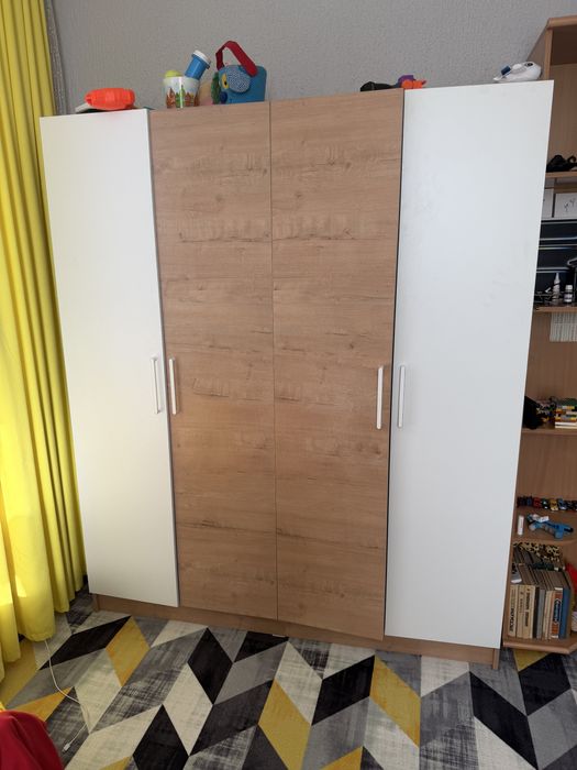 Продам шкаф и сулья барные