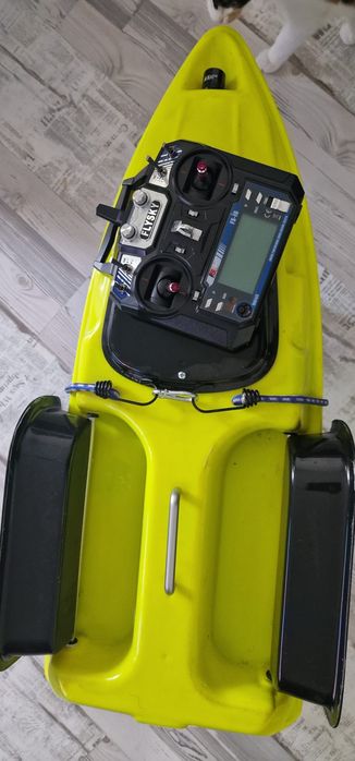 Barca Navomodel plantat pescuit cu 2 cuve si FlySky