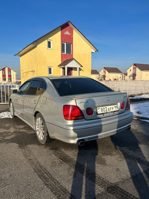 Машина Lexus gs 300
