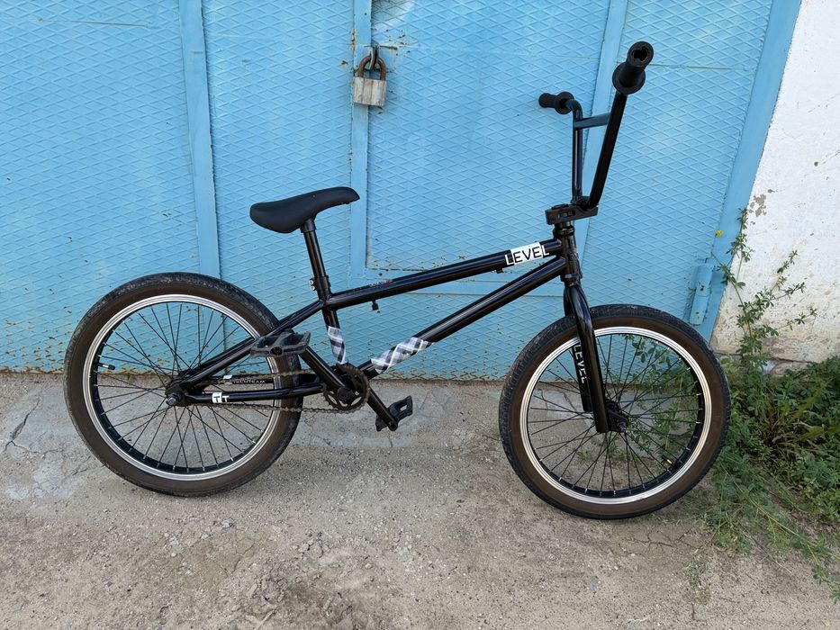 Велосипед BMX .  Сел и поехал .