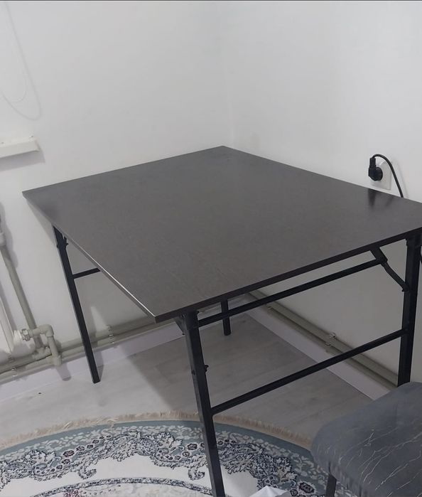 Продам стол 10000 в хорошем состоянии