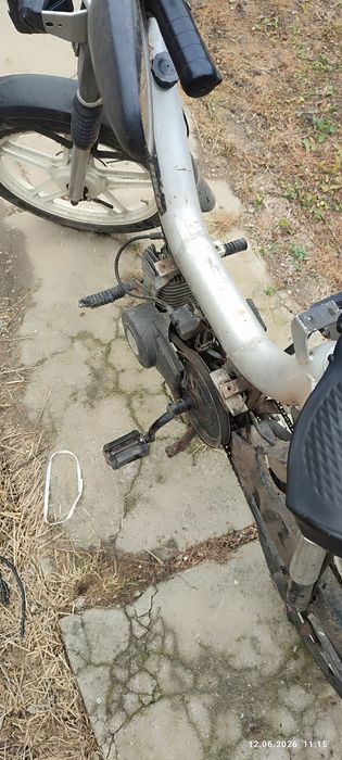 Vand moped cu pedale!