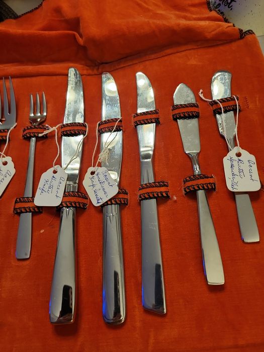 Единичен комплект прибори за хранене-18 на брой