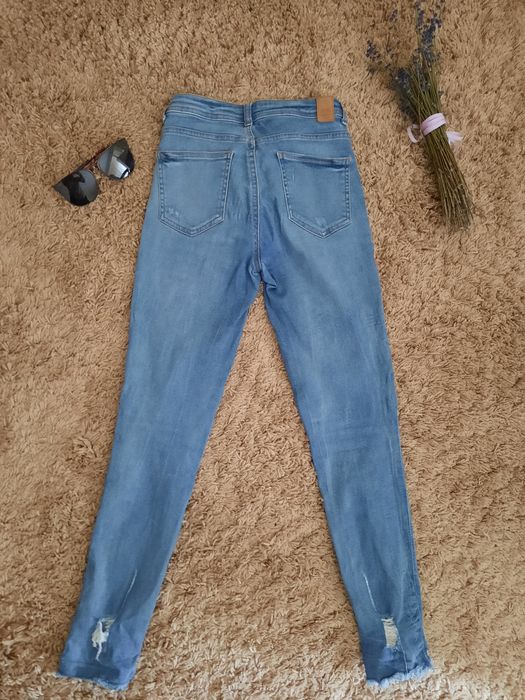 Blugi rupți cu model floral - CROPP
