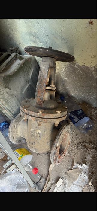 Задвижка чугунная