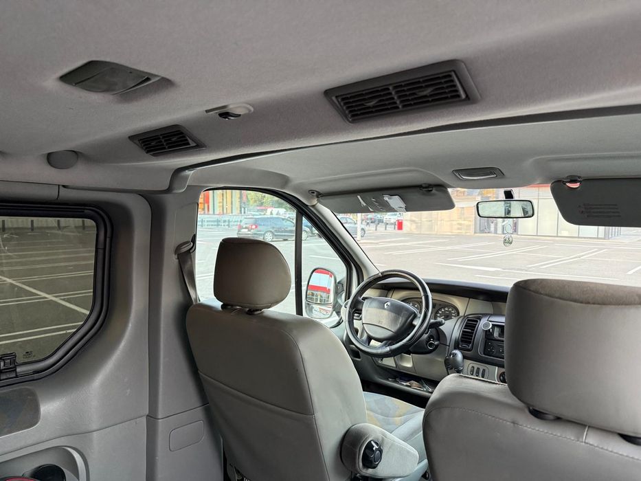 Renault Trafic 2.5 dCi 140 CP – 9 Locuri – AC Funcțional – Întreținută