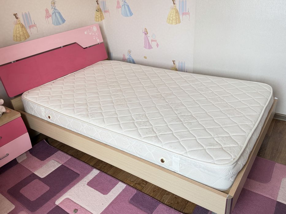 Продам розовую кровать