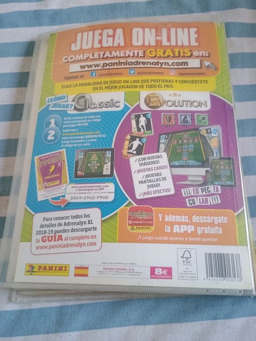 Vând lot 3 cataloage, cartonase Panini, stare foarte buna!! Spania