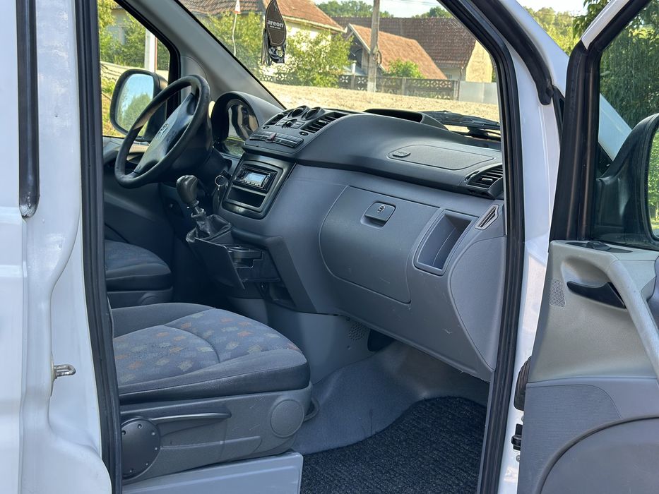 Vând Mercedes Vito 2.2 Diesel 6 Locuri +Marfa An 2006/6+1 Viteze-Inpecabil