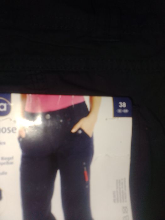 Pantaloni cu etichetă , treisferturi