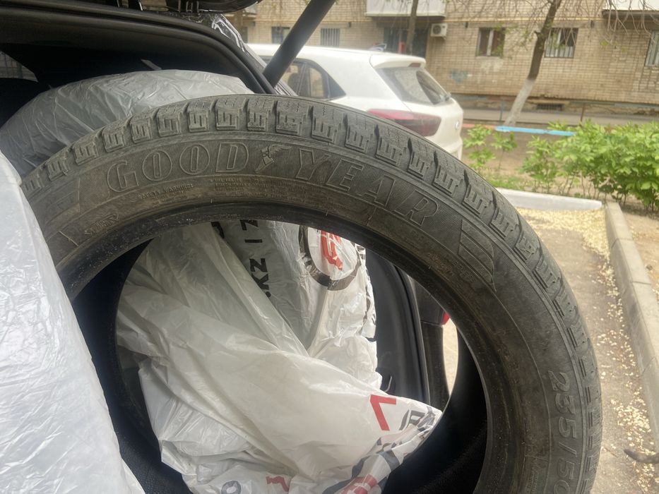 Продам покрышки r19