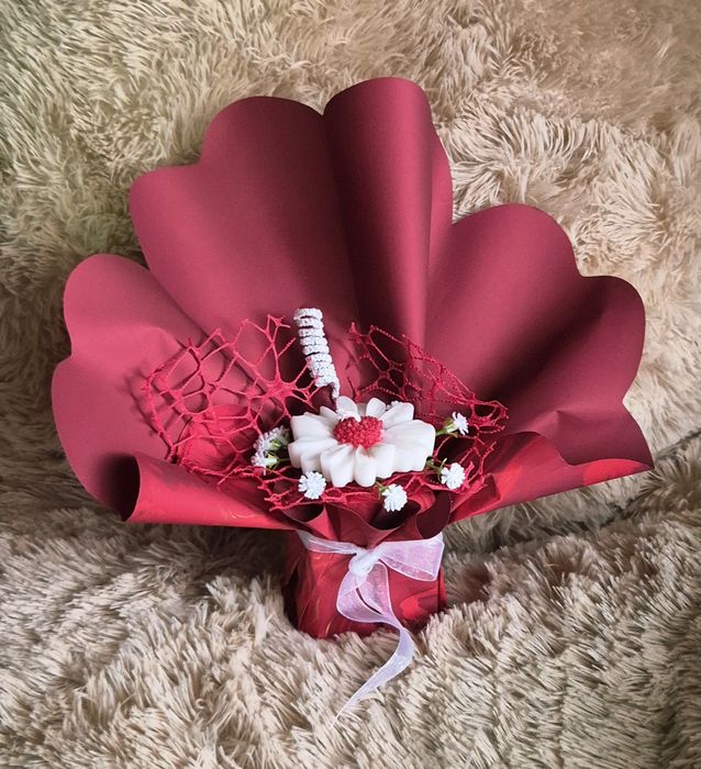 Букети от рози фоам и свещи от соев восък!