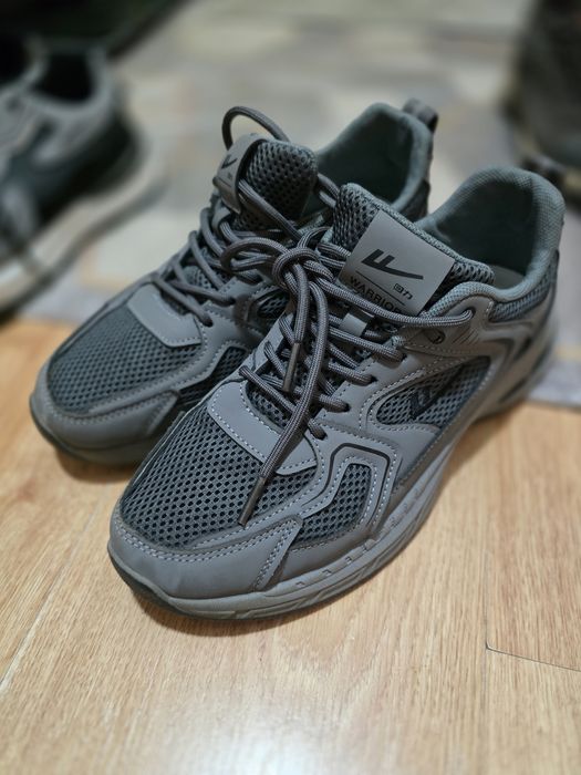 Продам кросовки спортивные для бега warrior