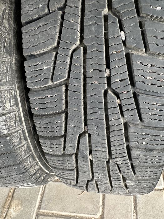 Продам зимнюю резину.