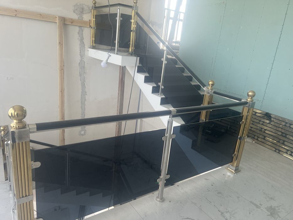 Перила из нержавеющей стали.