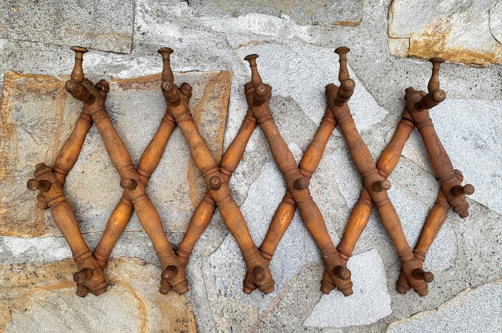 Дървени закачалки