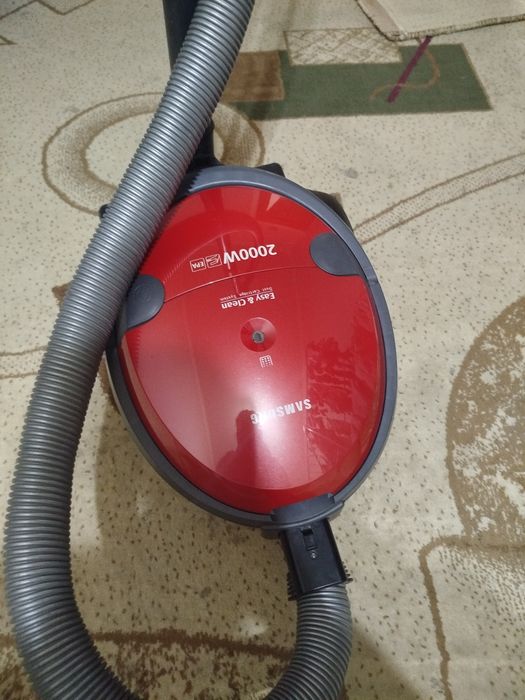 Продается пылесос Самсунг мешковой , управление в ручки