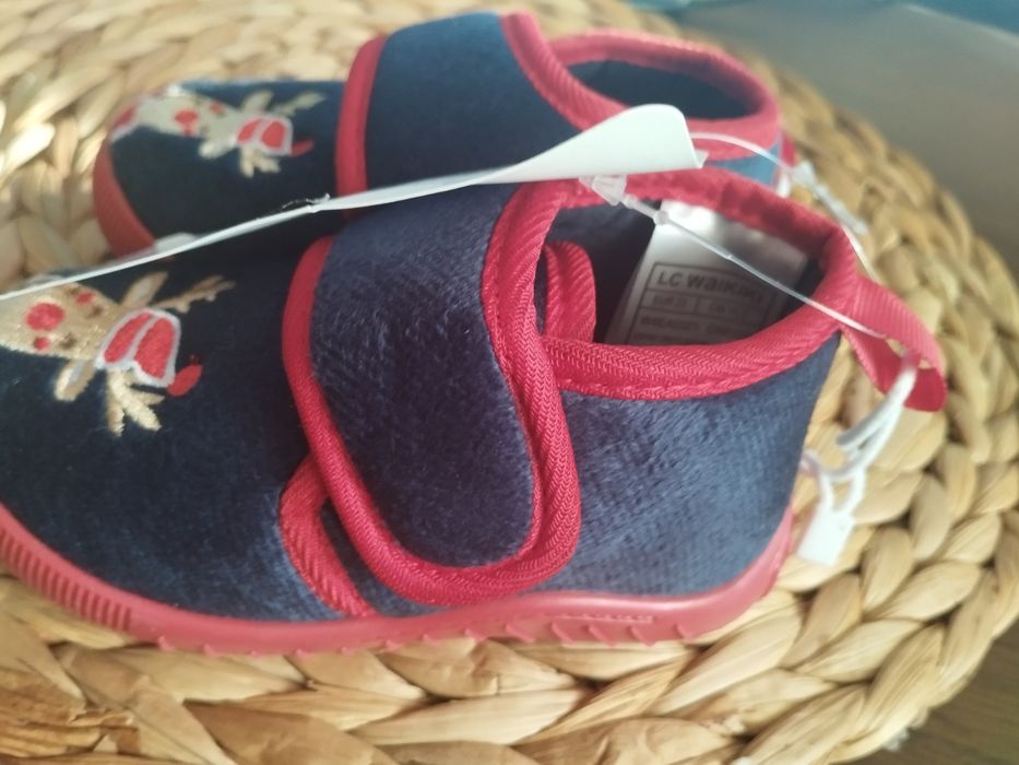 Детски  пантофи  нови