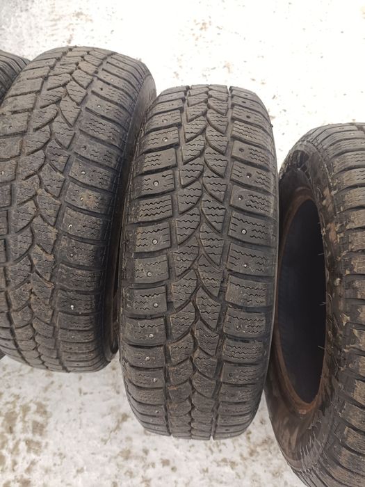 Продам зимни покришка шипи