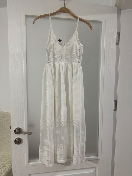 Дантелена рокля с етикет на Forever 21