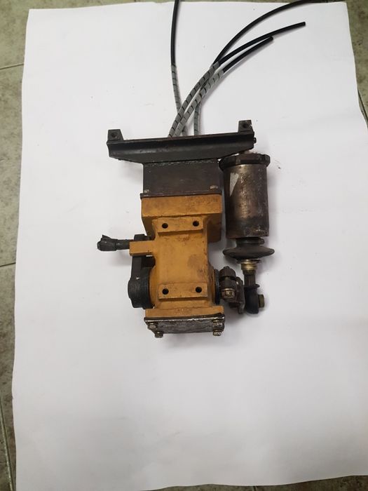 Продавам авточасти за булдозер комацу д150а и д155а