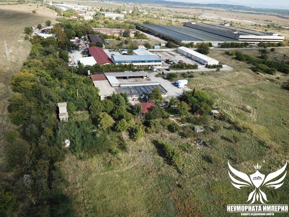 Продавам складова база, къща с постройки и парцел 7700кв в Асеновград