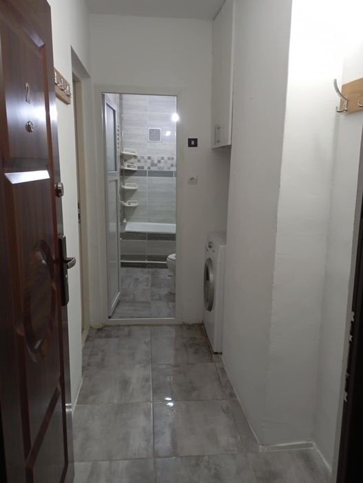 Închiriez garsoniera confort 1