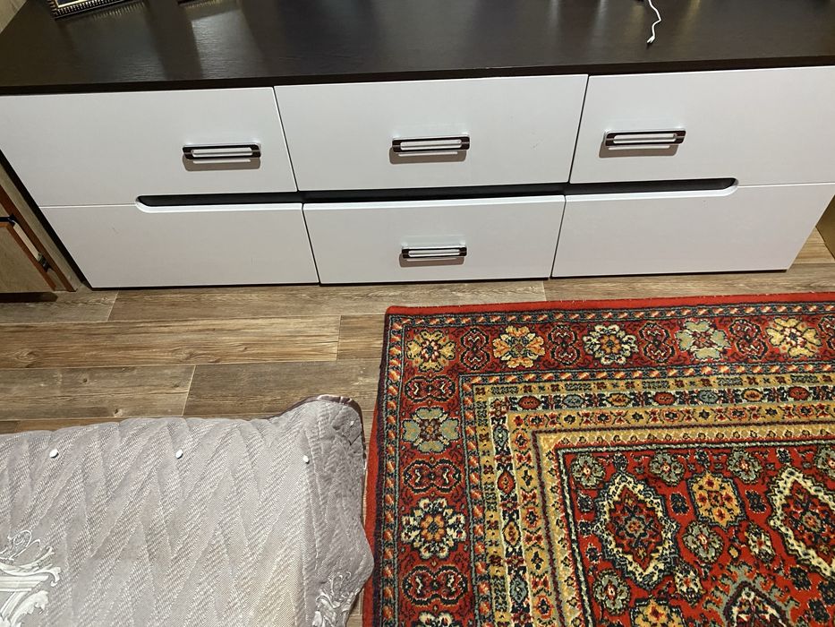 Продам тумбу под телевизор