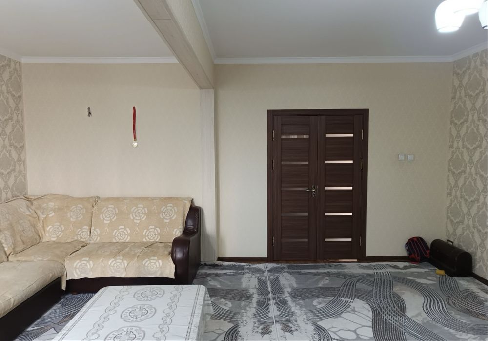 Код 830  Продается 4/4/5 ком квартира куйлюк массив 5