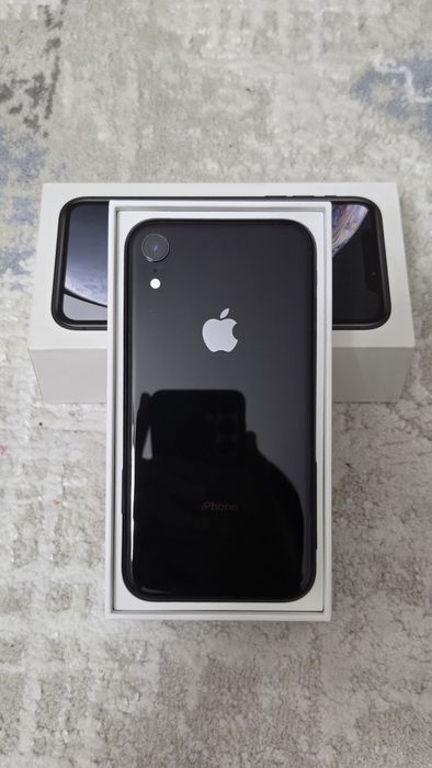 iPhone XR.       .