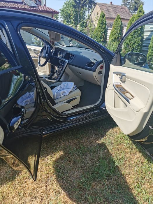 Vând Volvo v60 euro5