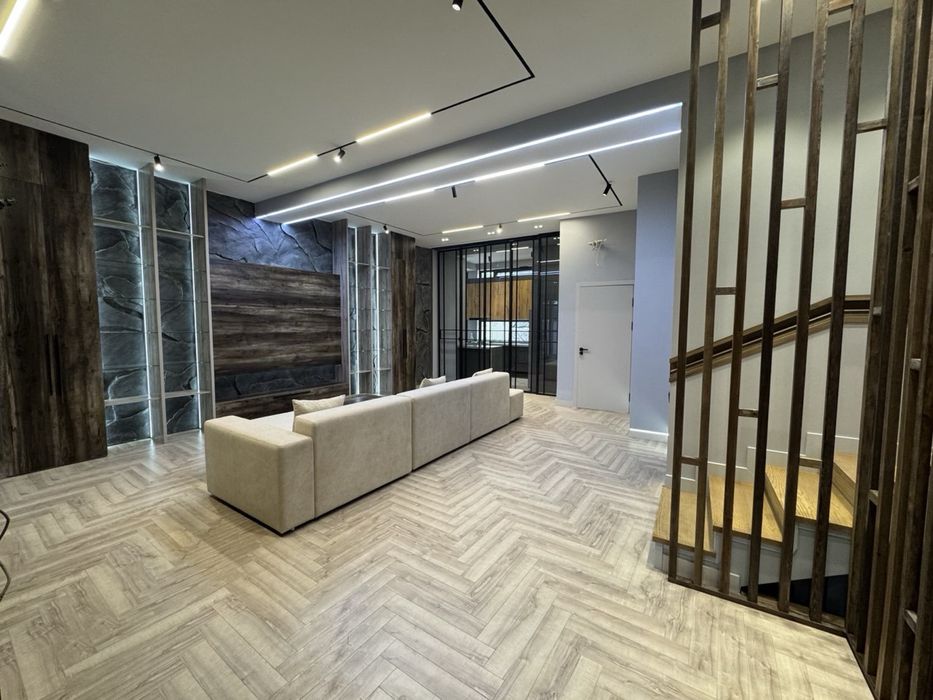 Продам ЕвроДом Центр Луначарского 2 сотки ЛИФТ