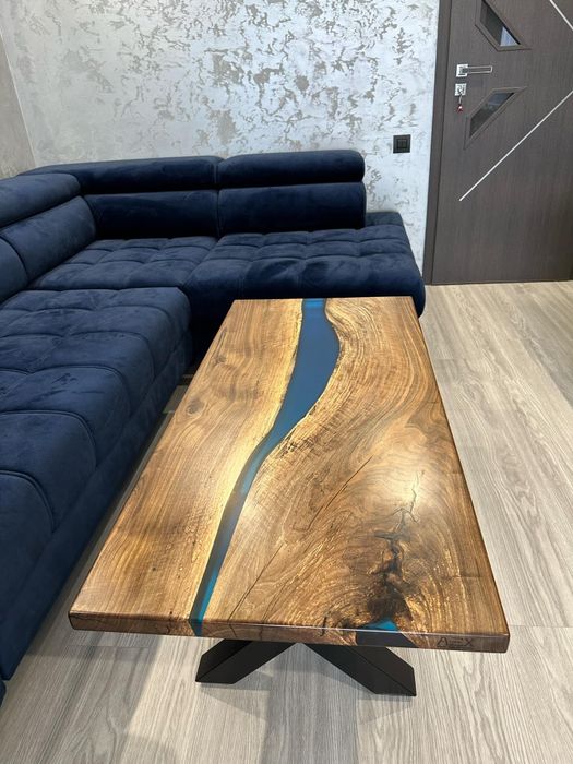 Холни маси от масив и епоксидна смола