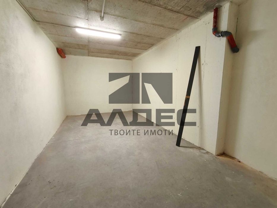 Дава се под наем Гараж / Паркомясто в София, Банишора - 28 кв.м за 298.86 € - Снимка #4