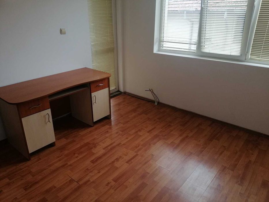 Двустаен необзаведен апартамент, Под наем, кв. Вароша