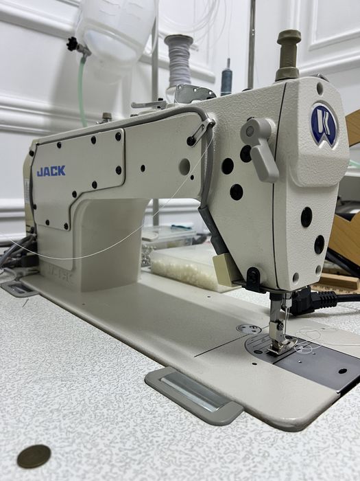 Швейная машинка JACK