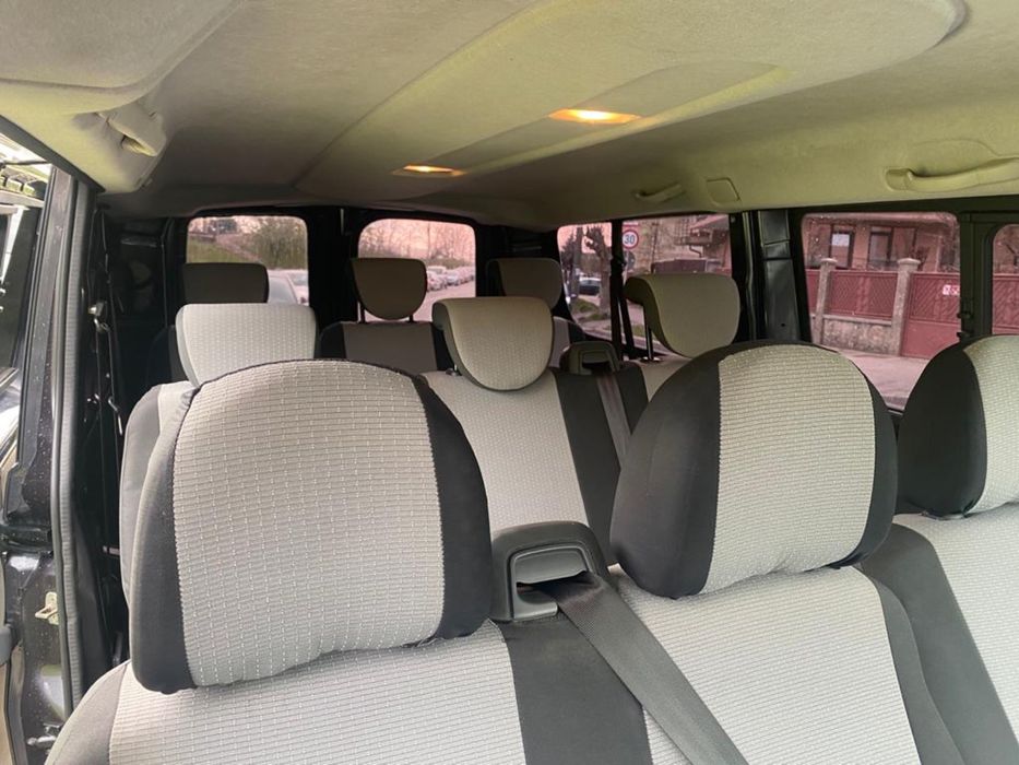 Inchiriez microbuz 9 locuri