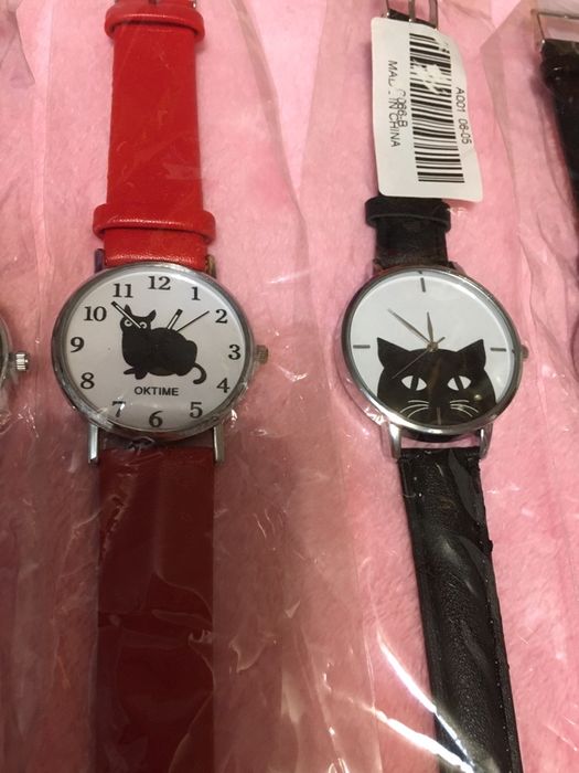 Срочно Продам часики с Кисками