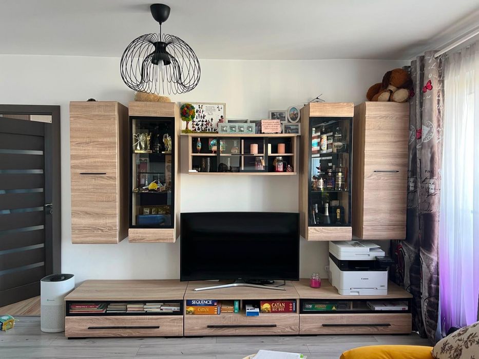 Vand mobila living