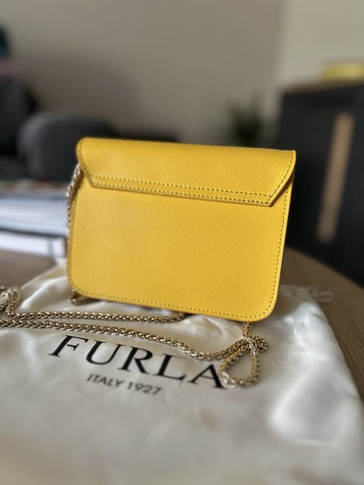 Дамска чанта Furla Metropolis Mini, естествена кожа, жълта