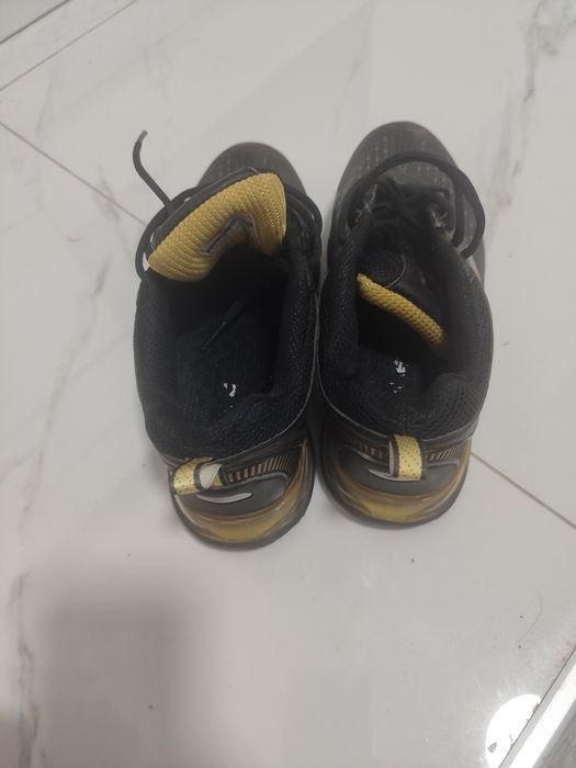 Кроссовки женские