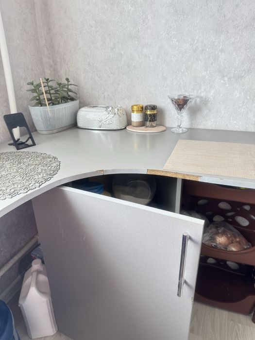 Продам угловой стол